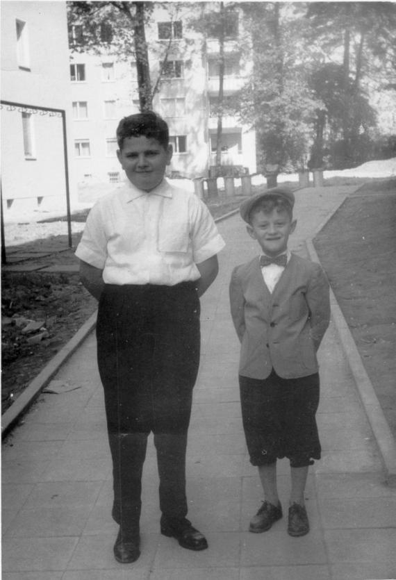 Children from Föhrenwald in Waldschmidtstraße