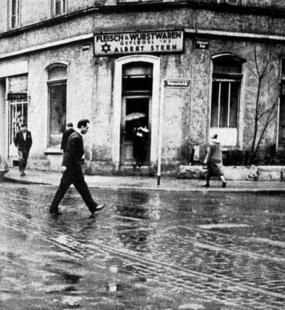 Koschere Metzgerei Albert Stern (Fleisch- und Wurstwaren, Geflügel), Ecke Sandweg / Königswarter Straße