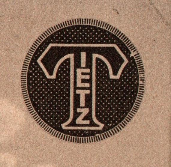 Historische Ansichtskarte aus dem Jahr 1913 zum Neubau des Geschäftshauses H. & C. Tietz in Chemnitz  -  Ausschnittvergrößerung Firmen-Emblem