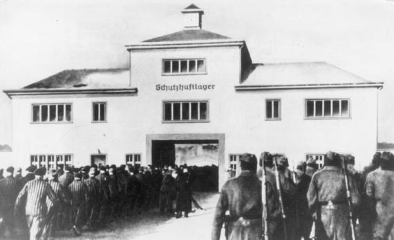 Sachsenhausen concentration camp, prisoners in front of the camp gate
