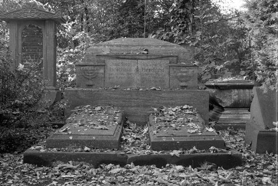 Jüdischer Friedhof Essen-Segeroth, Grabstelle der Familie Hirschland, Eignerin der Simon-Hirschland-Bank in Essen.