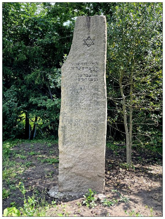 Jüdischer Friedhof Lüneburg - Stele zum Gedenken an die Verstobenen