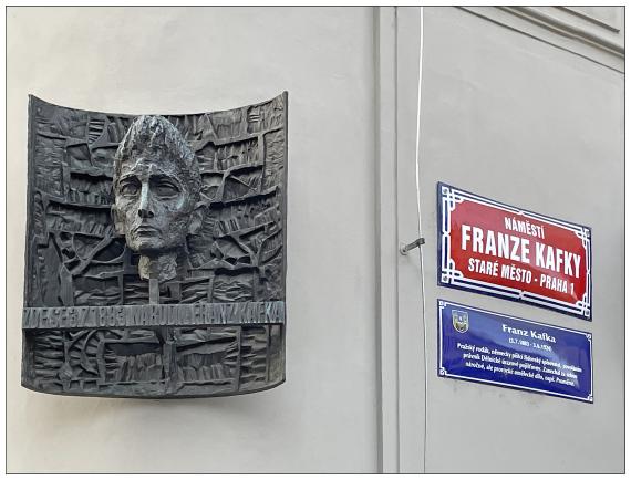 Gedenktafel am Geburtshaus von Franz Kafka