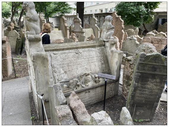 Zeltgrabmal von Hendl Baševi
