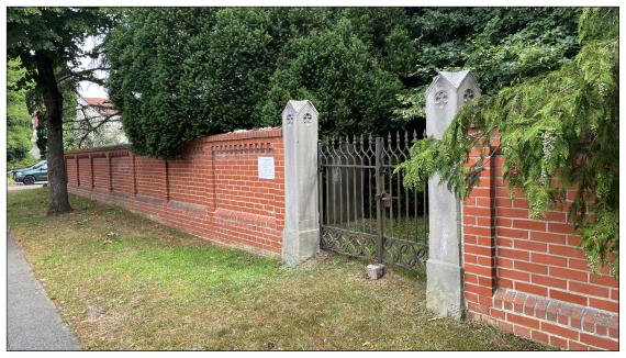 Friedhofseingang