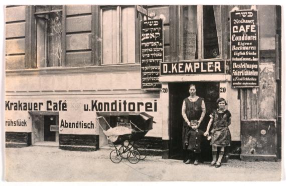 Liebe Kempler with Fanny and Miri in front of her kosher café in Grenadierstraße, Berlin ca. 1926.