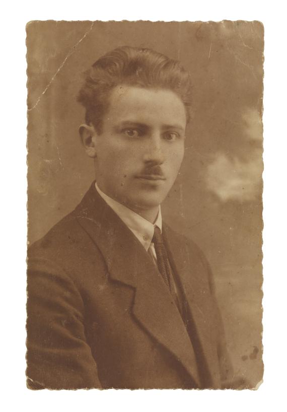 Photo by Hirsch Lewin around 1923