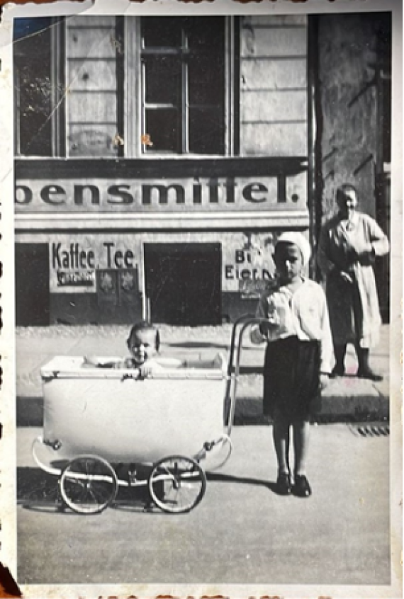 The butcher's grandson playing in Grenadierstrasse