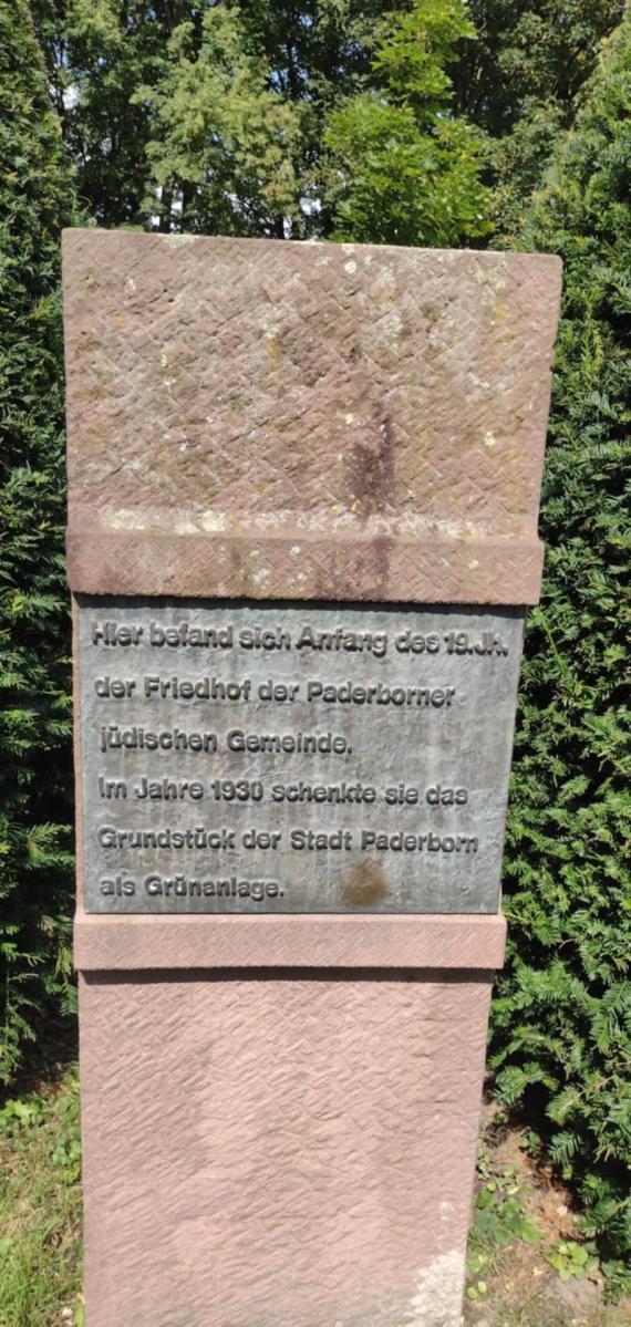 Gedenkstein für den ehemaligen jüdischen Friedhof Am Hilligenbusch