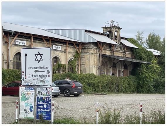 Hinweisschild Synagoge Neustadt am 'Alten Leipziger Bahnhof' / Güterbahnhof Dresden-Neustadt