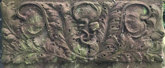 Jewish cemetery Crailsheim - Floral gravestone motif with poppy capsule