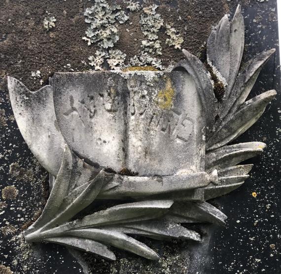 Jewish cemetery Crailsheim - Gravestone - Palm branch with shofar and book