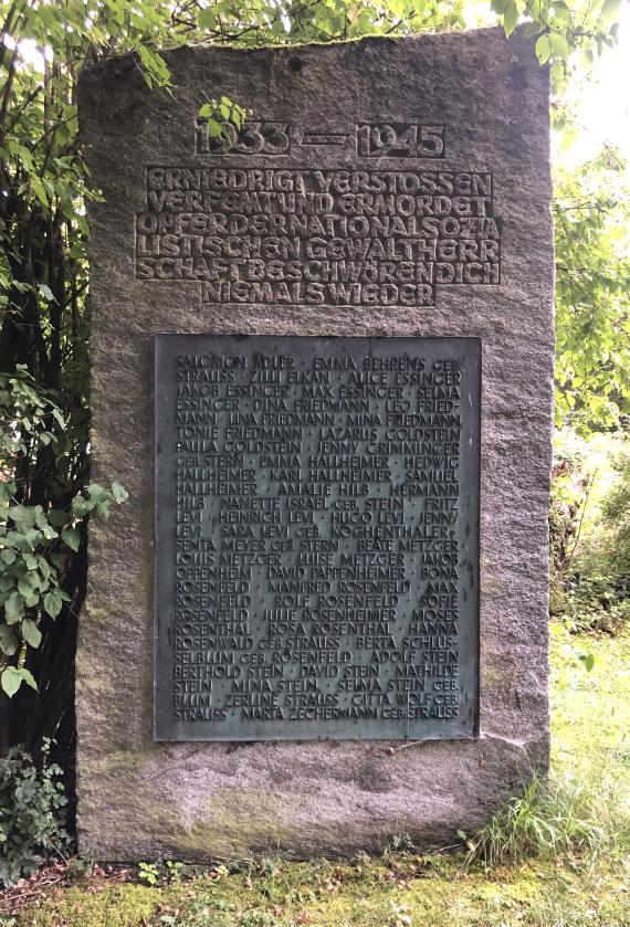 Mahnmal mit Gedenktafel mit den Namen jüdischer Opfer der Verfolgungszeit aus Crailsheim 1933 bis 1945