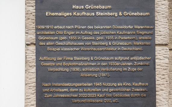 Erinnerungsplakette am Haus Grünebaum