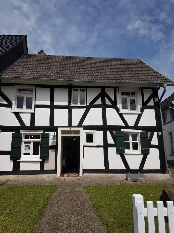 Cobblestone path to the half-timbered house of the Seligmann family