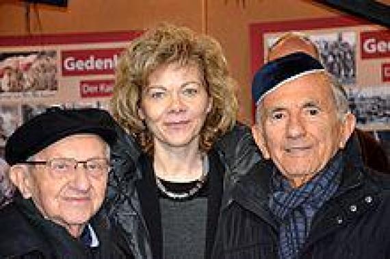 Holocaust survivors Henry Korman (left) and Salomon Finkelstein; with curator Corinna Luedtge at the 2015 Time to Remember exhibit in the cemetery's Preaching Hall.