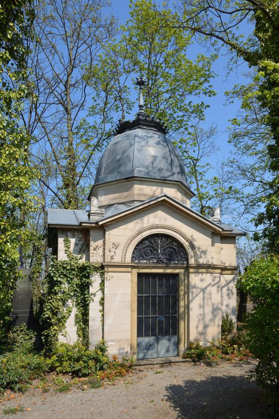 Mausoleum of the von Hirsch family, small house with dome