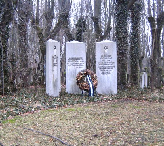 Memorial with three white stones provided with Star of David