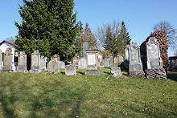 Jewish cemetery in Buttenwiesen