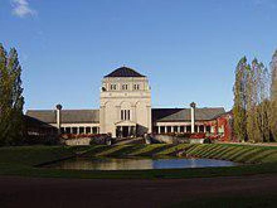 Zentralgebäude des Gertraudenfriedhof