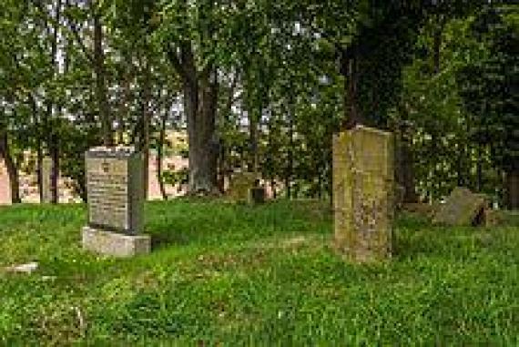 Greiffenberg Jewish cemetery at the B 198