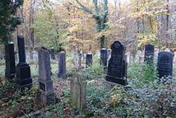 More recent (before 1941) gravestones, mostly with Latin script