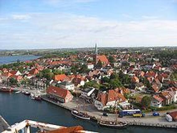 Overview harbor, old town and church