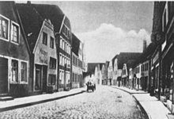 Freckenhorster Straße in Warendorf, 1905. Gebäude ganz links: Jüdische Schule; dahinter befand sich die Synagoge.