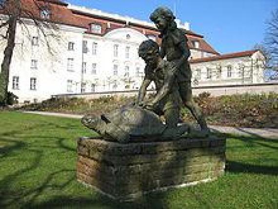 Work of art in the palace park, Köpenick Palace in the background