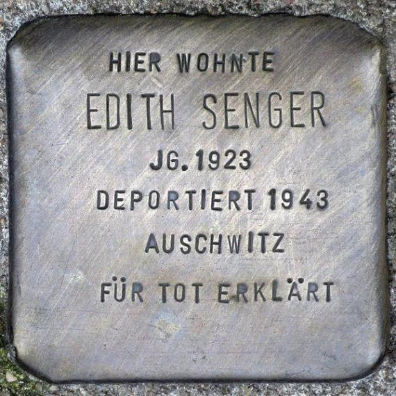 https://upload.wikimedia.org/wikipedia/commons/thumb/5/58/Stolperstein.Alt-Hohensch%C3%B6nhausen.Konrad-Wolf-Stra%C3%9Fe_60.Edith_Senger.6146.jpg/600px-Stolperstein.Alt-Hohensch%C3%B6nhausen.Konrad-Wolf-Stra%C3%9Fe_60.Edith_Senger.6146.jpg