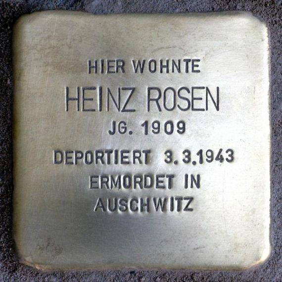 https://upload.wikimedia.org/wikipedia/commons/thumb/2/2f/Stolperstein.Friedrichshain.Liebigstra%C3%9Fe_23.Heinz_Rosen.5611.jpg/600px-Stolperstein.Friedrichshain.Liebigstra%C3%9Fe_23.Heinz_Rosen.5611.jpg