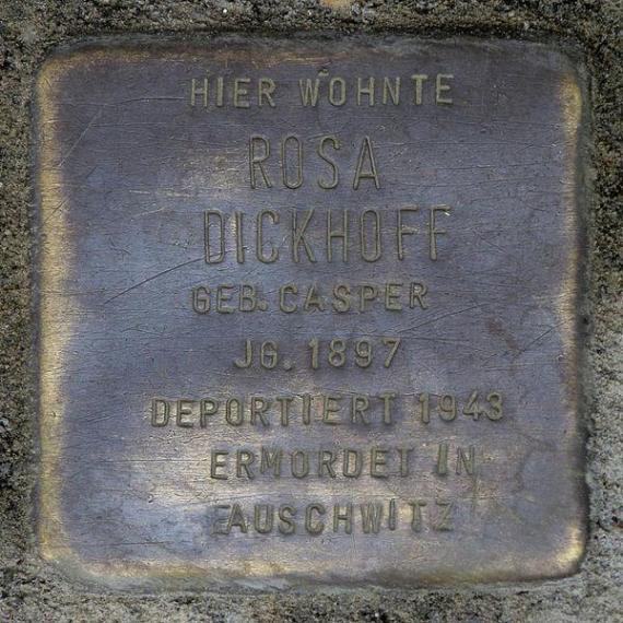 https://upload.wikimedia.org/wikipedia/commons/thumb/7/78/Stolperstein.Friedrichshain.Marchlewskistra%C3%9Fe_100.Rosa_Dickhoff.3696.jpg/600px-Stolperstein.Friedrichshain.Marchlewskistra%C3%9Fe_100.Rosa_Dickhoff.3696.jpg