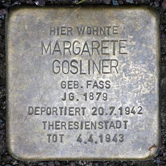 https://upload.wikimedia.org/wikipedia/commons/thumb/9/92/Stolperstein.Friedrichshain.Matternstra%C3%9Fe_5.Margarete_Gosliner.7851.jpg/600px-Stolperstein.Friedrichshain.Matternstra%C3%9Fe_5.Margarete_Gosliner.7851.jpg