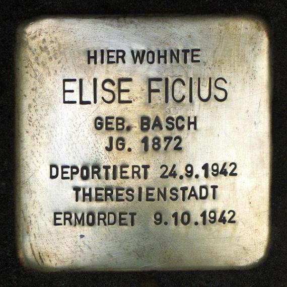 https://upload.wikimedia.org/wikipedia/commons/thumb/d/de/Stolperstein.Friedrichshain.Oderstra%C3%9Fe_9.Elise_Ficius.0173.jpg/600px-Stolperstein.Friedrichshain.Oderstra%C3%9Fe_9.Elise_Ficius.0173.jpg