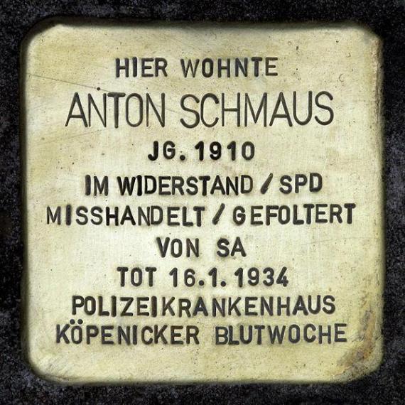 https://upload.wikimedia.org/wikipedia/commons/thumb/b/b9/Stolperstein.K%C3%B6penick.Schmausstra%C3%9Fe_2.Anton_Schmaus.1458.jpg/600px-Stolperstein.K%C3%B6penick.Schmausstra%C3%9Fe_2.Anton_Schmaus.1458.jpg