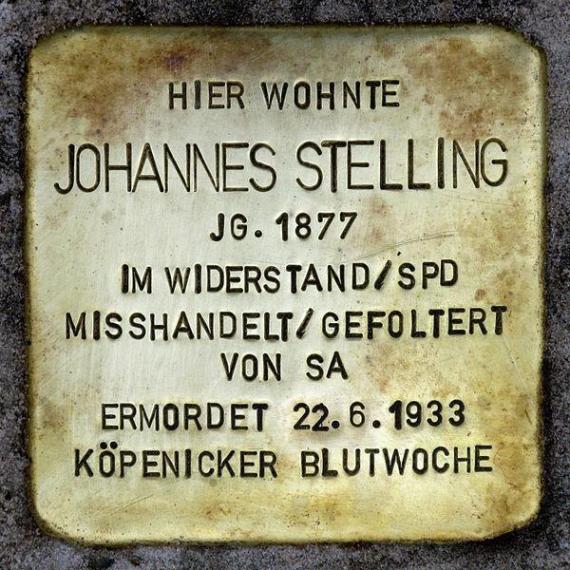 https://upload.wikimedia.org/wikipedia/commons/thumb/6/6a/Stolperstein.K%C3%B6penick.Stellingdamm_36.Johannes_Stelling.1408.jpg/600px-Stolperstein.K%C3%B6penick.Stellingdamm_36.Johannes_Stelling.1408.jpg