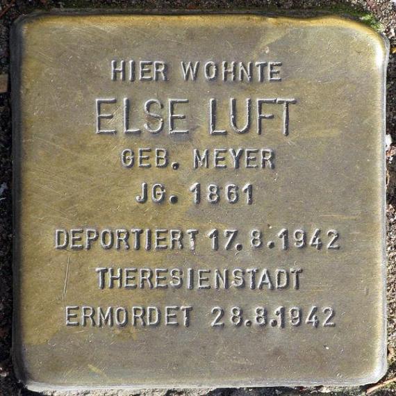 https://upload.wikimedia.org/wikipedia/commons/thumb/7/7f/Stolperstein.Mitte.Brunnenstra%C3%9Fe_41.Else_Luft.5575.jpg/600px-Stolperstein.Mitte.Brunnenstra%C3%9Fe_41.Else_Luft.5575.jpg