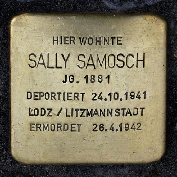 https://upload.wikimedia.org/wikipedia/commons/thumb/4/40/Stolperstein.Mitte.Ifflandstra%C3%9Fe_1.Sally_Samosch.0034.jpg/600px-Stolperstein.Mitte.Ifflandstra%C3%9Fe_1.Sally_Samosch.0034.jpg