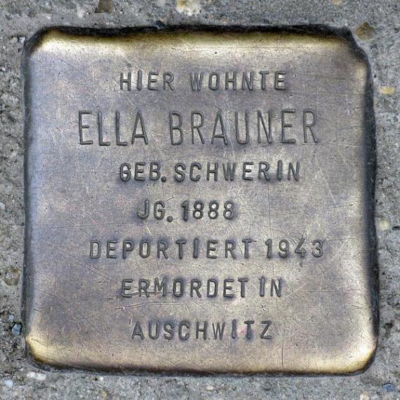 https://upload.wikimedia.org/wikipedia/commons/thumb/8/8e/Stolperstein.Mitte.Inselstra%C3%9Fe_12a.Ella_Brauner.2185.jpg/600px-Stolperstein.Mitte.Inselstra%C3%9Fe_12a.Ella_Brauner.2185.jpg