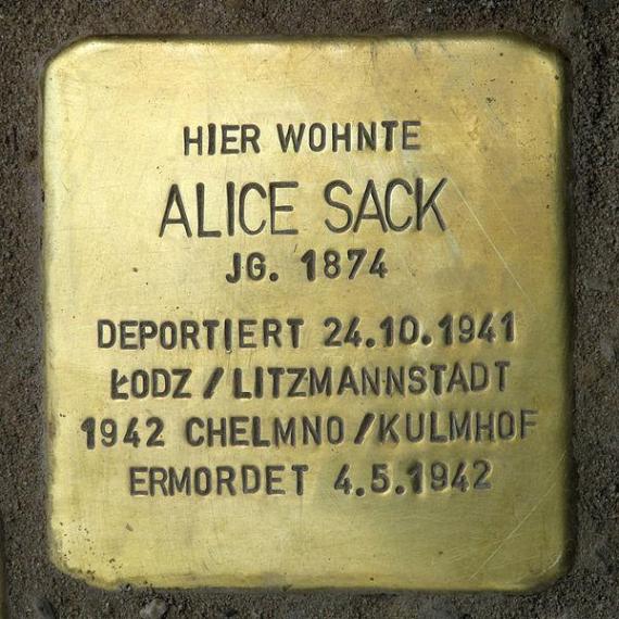 https://upload.wikimedia.org/wikipedia/commons/thumb/6/68/Stolperstein.Mitte.Inselstra%C3%9Fe_13a.Alice_Sack.4744.jpg/600px-Stolperstein.Mitte.Inselstra%C3%9Fe_13a.Alice_Sack.4744.jpg