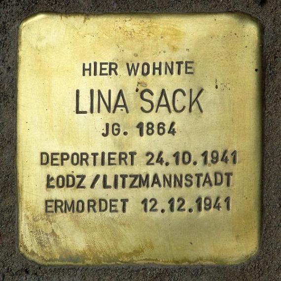 https://upload.wikimedia.org/wikipedia/commons/thumb/2/2b/Stolperstein.Mitte.Inselstra%C3%9Fe_13a.Lina_Sack.4727.jpg/600px-Stolperstein.Mitte.Inselstra%C3%9Fe_13a.Lina_Sack.4727.jpg