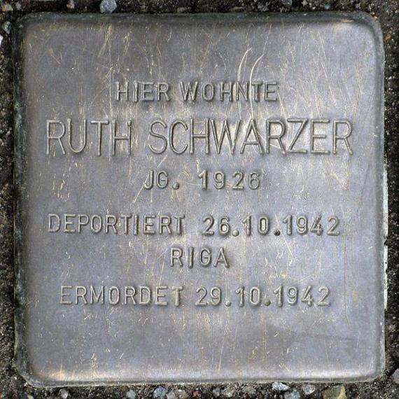 https://upload.wikimedia.org/wikipedia/commons/thumb/6/6a/Stolperstein.Mitte.Karl-Marx-Allee_18.Ruth_Schwarzer.2472.jpg/600px-Stolperstein.Mitte.Karl-Marx-Allee_18.Ruth_Schwarzer.2472.jpg