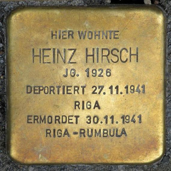 https://upload.wikimedia.org/wikipedia/commons/thumb/a/af/Stolperstein.Mitte.Linienstra%C3%9Fe_118.Heinz_Hirsch.4655.jpg/600px-Stolperstein.Mitte.Linienstra%C3%9Fe_118.Heinz_Hirsch.4655.jpg