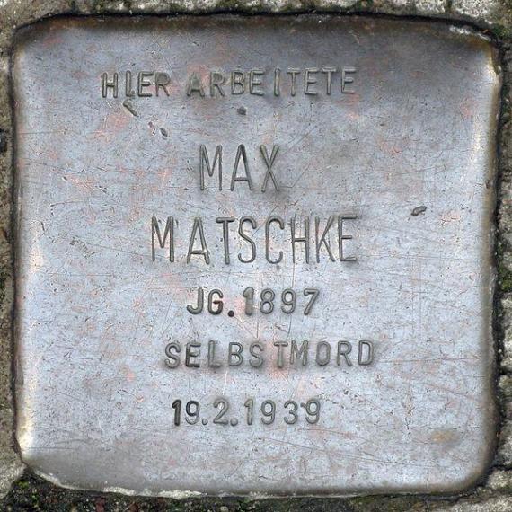 https://upload.wikimedia.org/wikipedia/commons/thumb/5/52/Stolperstein.Mitte.Mauerstra%C3%9Fe_78.Max_Matschke.4526.jpg/600px-Stolperstein.Mitte.Mauerstra%C3%9Fe_78.Max_Matschke.4526.jpg