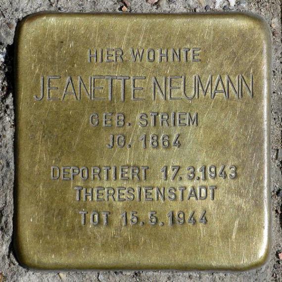 https://upload.wikimedia.org/wikipedia/commons/thumb/e/ea/Stolperstein.Mitte.Veteranenstra%C3%9Fe_23.Jeanette_Neumann.3272.jpg/600px-Stolperstein.Mitte.Veteranenstra%C3%9Fe_23.Jeanette_Neumann.3272.jpg