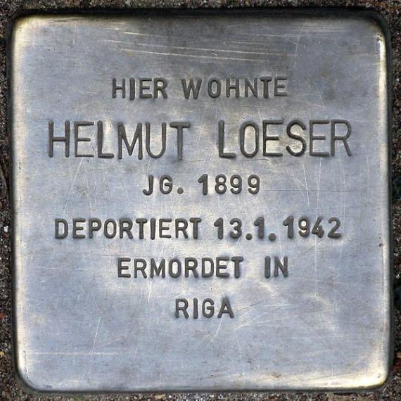 https://upload.wikimedia.org/wikipedia/commons/thumb/0/0b/Stolperstein.Pankow.M%C3%BChlenstra%C3%9Fe_30.Helmut_Loeser.5993.jpg/600px-Stolperstein.Pankow.M%C3%BChlenstra%C3%9Fe_30.Helmut_Loeser.5993.jpg