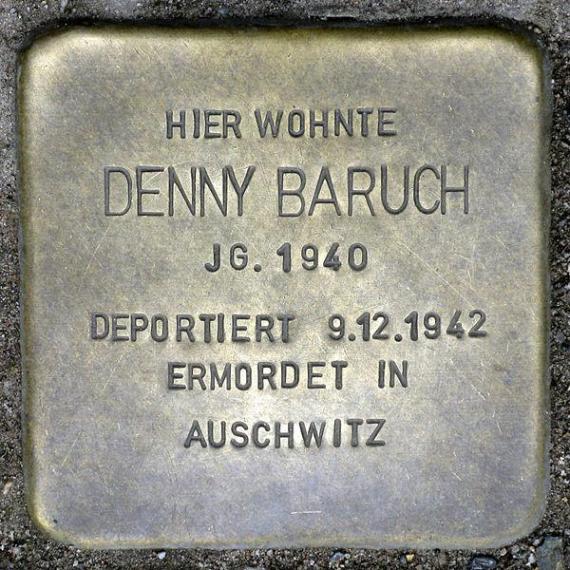 https://upload.wikimedia.org/wikipedia/commons/thumb/e/ef/Stolperstein.Pankow.Schulzestra%C3%9Fe_14.Denny_Baruch.0378.jpg/600px-Stolperstein.Pankow.Schulzestra%C3%9Fe_14.Denny_Baruch.0378.jpg