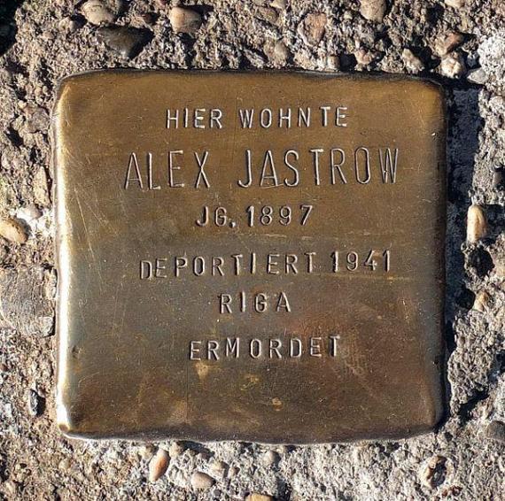 https://upload.wikimedia.org/wikipedia/commons/thumb/6/62/Stolperstein_Alex_Jastrow.jpg/600px-Stolperstein_Alex_Jastrow.jpg