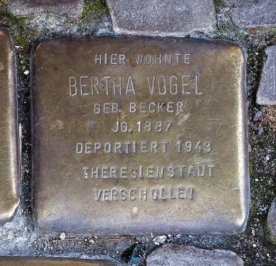 https://upload.wikimedia.org/wikipedia/commons/thumb/3/37/Stolperstein_Bertha_Vogel.jpg/600px-Stolperstein_Bertha_Vogel.jpg