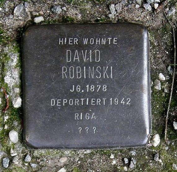 https://upload.wikimedia.org/wikipedia/commons/thumb/8/81/Stolperstein_David_Robinski.jpg/600px-Stolperstein_David_Robinski.jpg